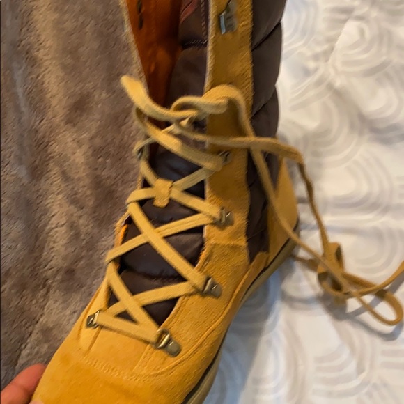 Timberland snow boots. - Picture 2 of 3